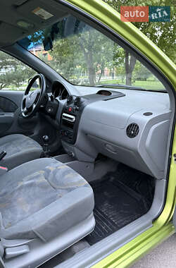 Хэтчбек Chevrolet Aveo 2005 в 