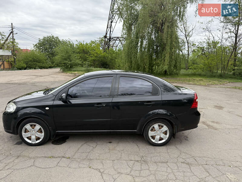 Седан Chevrolet Aveo 2011 в Кривом Роге