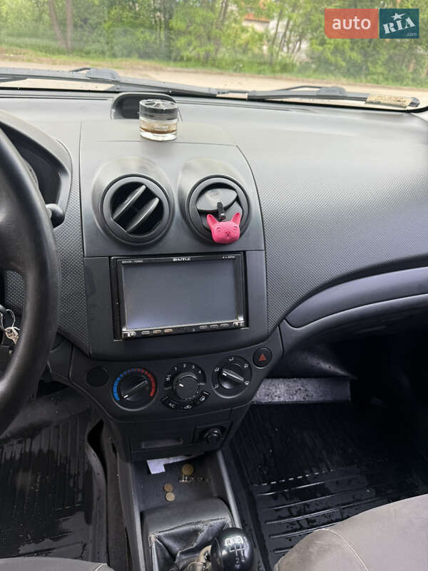 Седан Chevrolet Aveo 2011 в Кривом Роге
