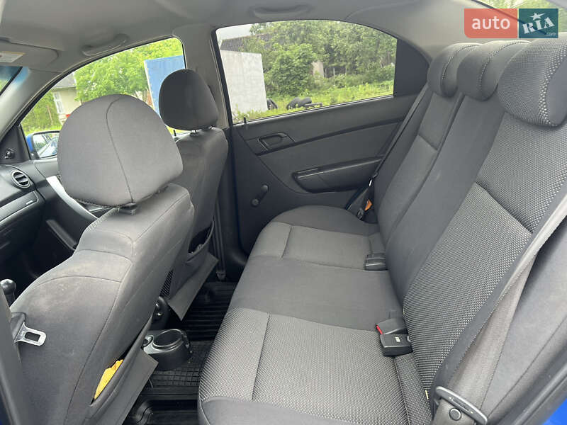 Седан Chevrolet Aveo 2006 в Львове