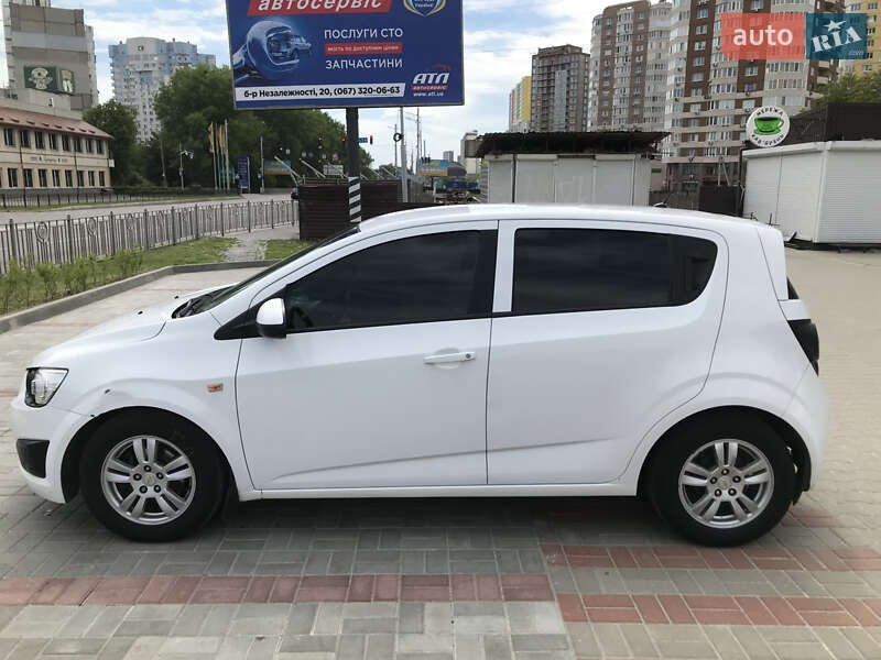 Хетчбек Chevrolet Aveo 2012 в Києві