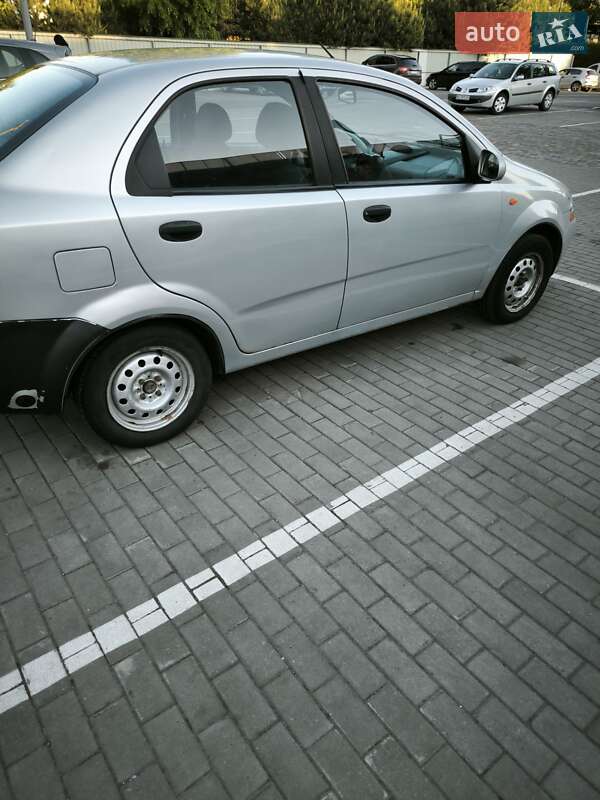 Седан Chevrolet Aveo 2005 в Луцке