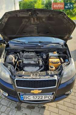 Хэтчбек Chevrolet Aveo 2011 в 