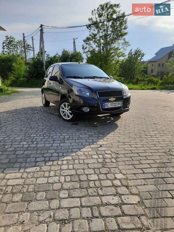 Хэтчбек Chevrolet Aveo 2011 в 