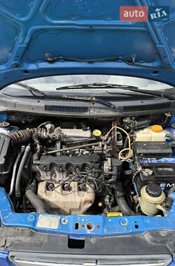 Седан Chevrolet Aveo 2004 в 