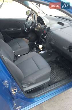 Хэтчбек Chevrolet Aveo 2005 в 