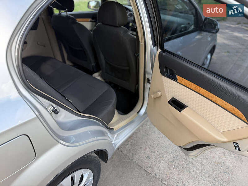 Седан Chevrolet Aveo 2008 в Новом Буге