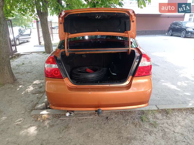 Седан Chevrolet Aveo 2006 в Полтаве