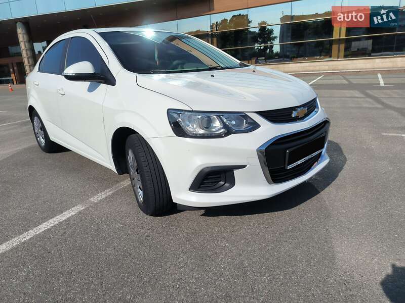 Седан Chevrolet Aveo 2018 в Киеве
