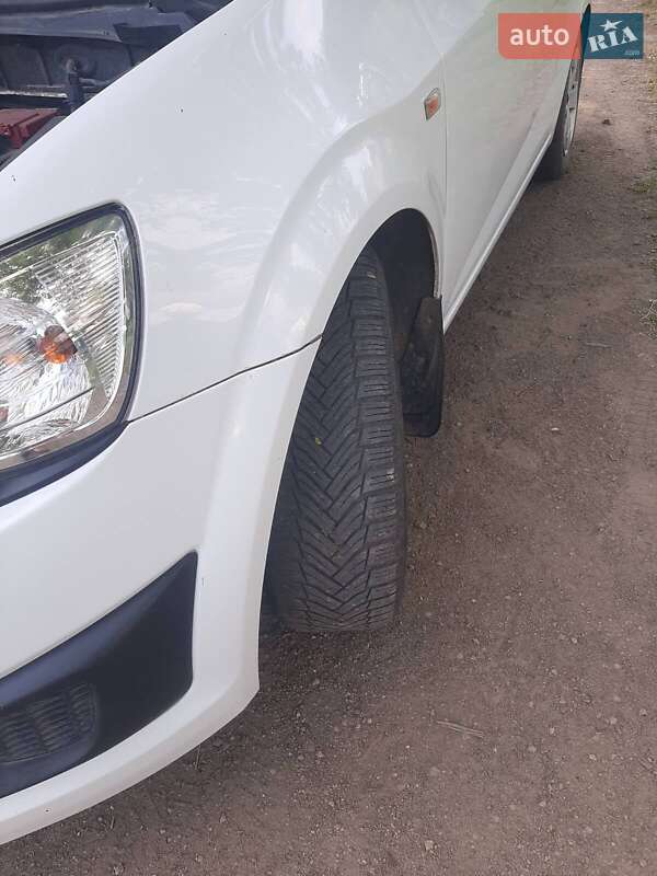 Седан Chevrolet Aveo 2013 в Новоукраїнці