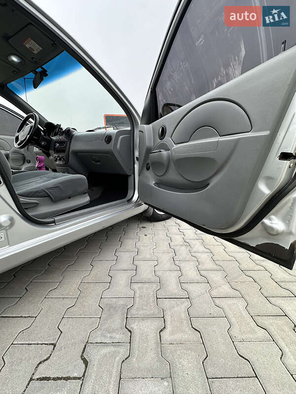 Седан Chevrolet Aveo 2005 в Харькове