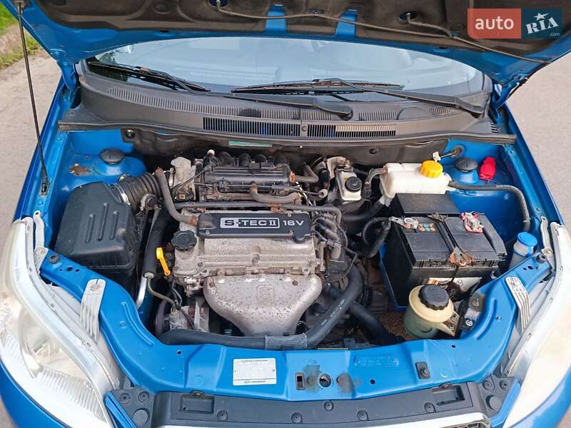 Хэтчбек Chevrolet Aveo 2008 в Ровно