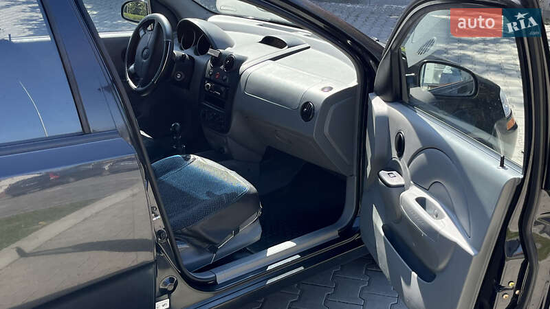 Седан Chevrolet Aveo 2005 в Ужгороді