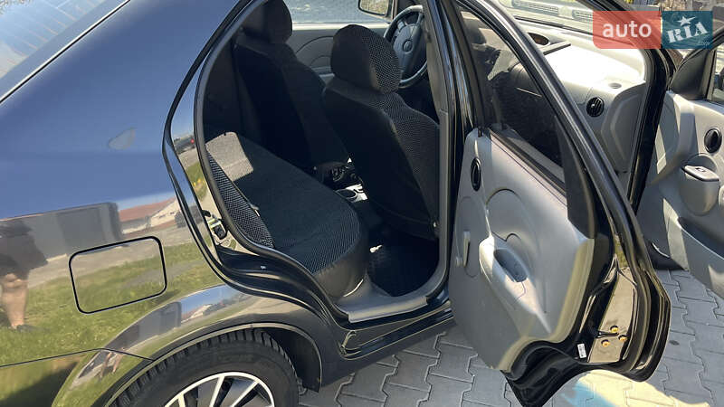 Седан Chevrolet Aveo 2005 в Ужгороді