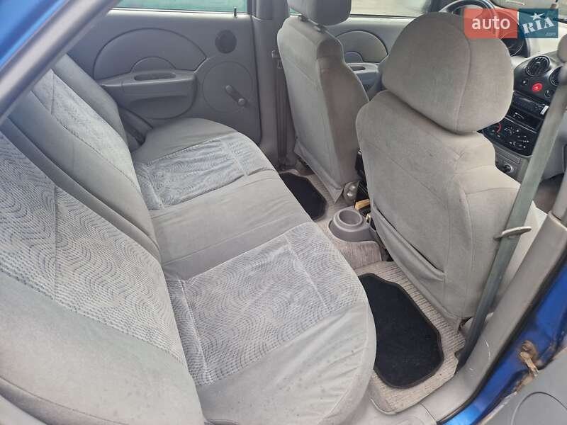 Седан Chevrolet Aveo 2003 в Чернигове