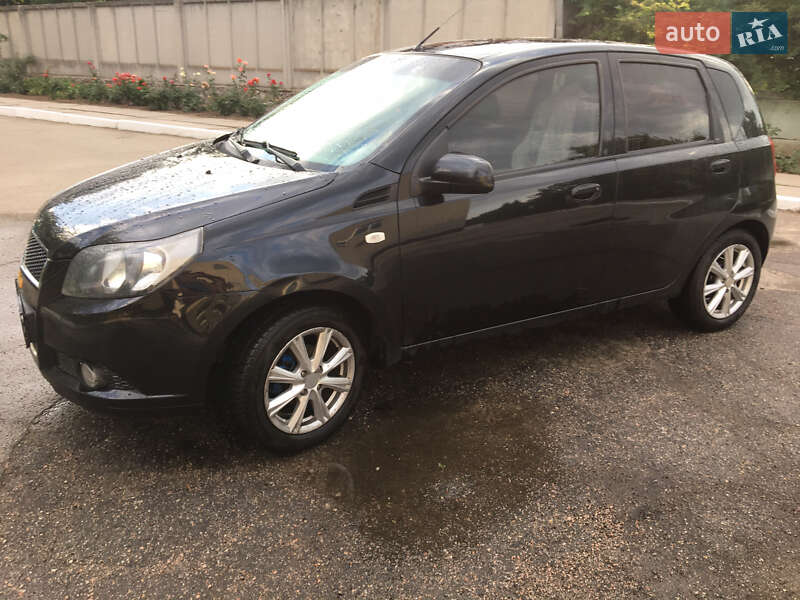 Хэтчбек Chevrolet Aveo 2011 в 