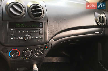 Хэтчбек Chevrolet Aveo 2011 в 