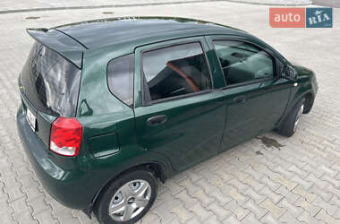 Хэтчбек Chevrolet Aveo 2005 в 