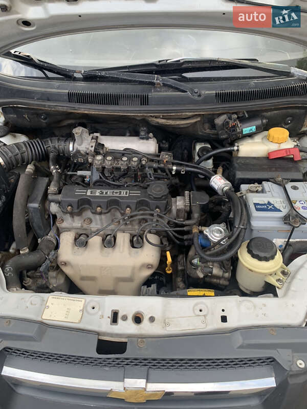 Седан Chevrolet Aveo 2005 в Миргороде