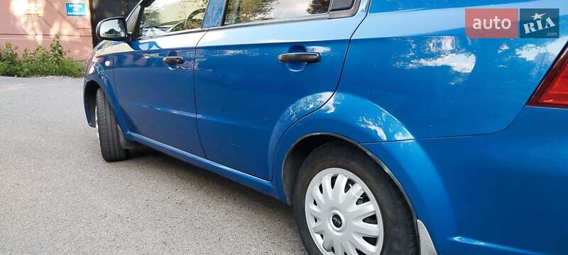 Седан Chevrolet Aveo 2008 в Дніпрі