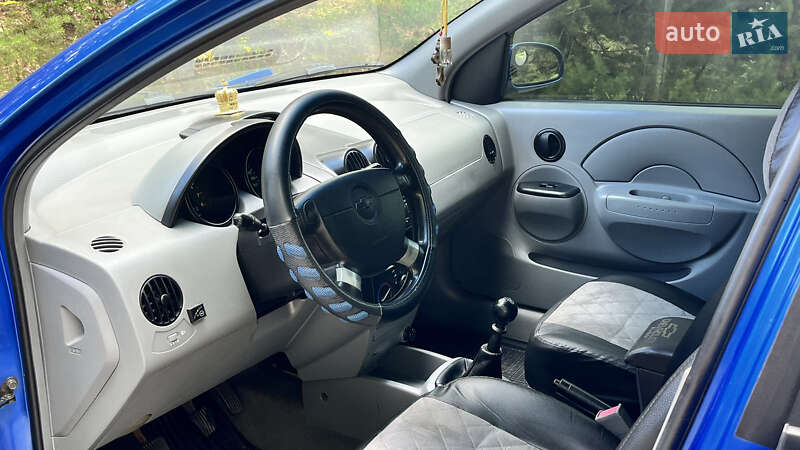 Седан Chevrolet Aveo 2005 в Кременчуге