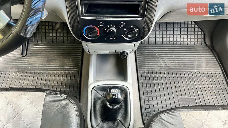 Седан Chevrolet Aveo 2005 в Кременчуге