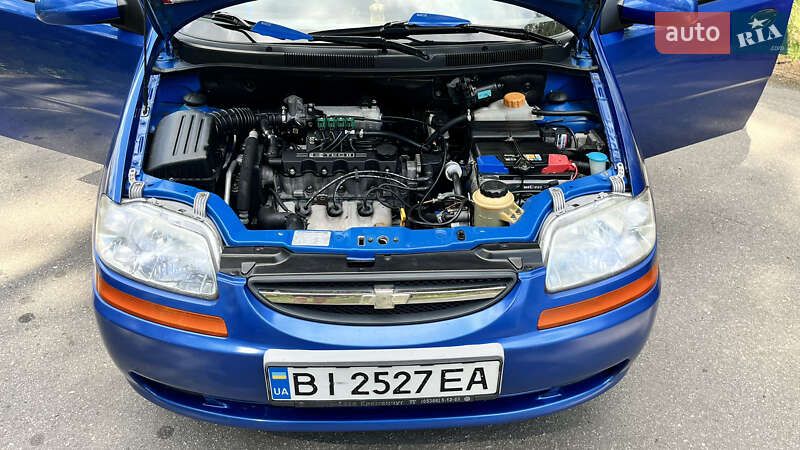 Седан Chevrolet Aveo 2005 в Кременчуге