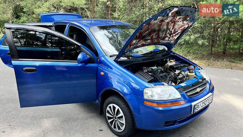 Седан Chevrolet Aveo 2005 в Кременчуге