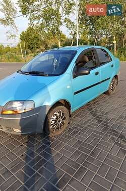 Седан Chevrolet Aveo 2005 в Днепре