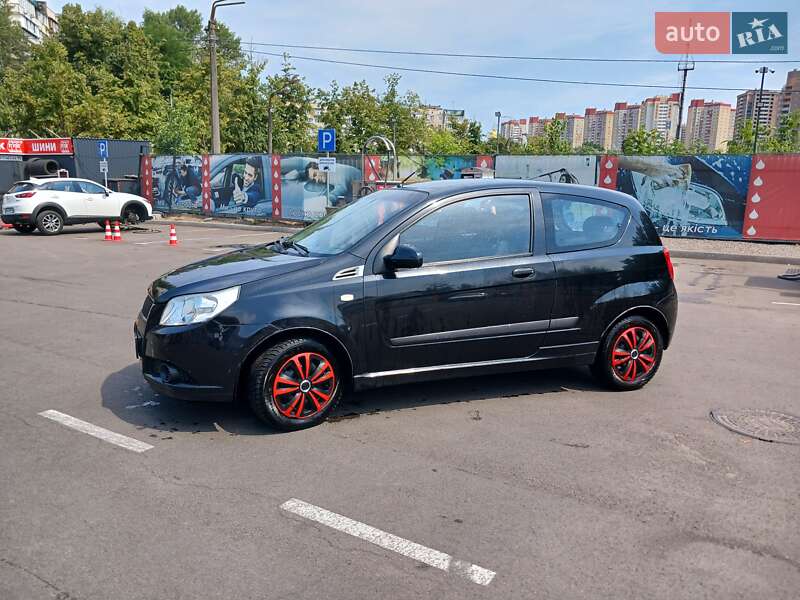 Хэтчбек Chevrolet Aveo 2008 в Киеве