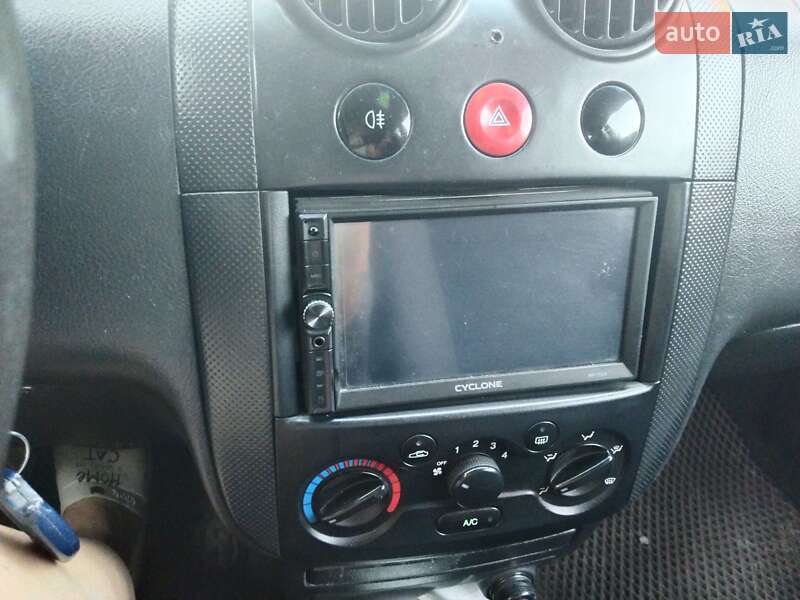 Хэтчбек Chevrolet Aveo 2007 в Днепре