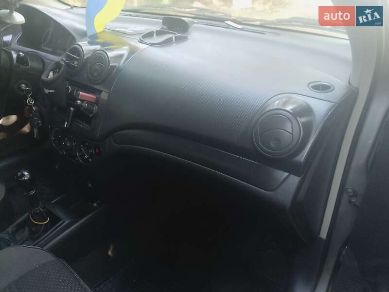 Седан Chevrolet Aveo 2011 в Кривом Роге
