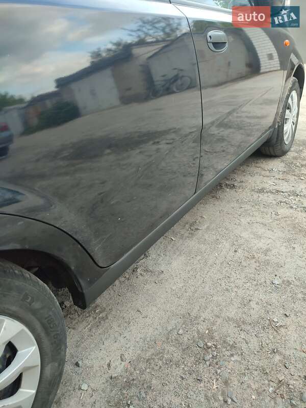 Седан Chevrolet Aveo 2004 в Днепре
