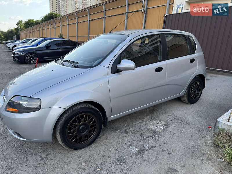 Хэтчбек Chevrolet Aveo 2008 в Киеве