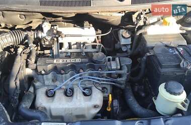 Седан Chevrolet Aveo 2005 в 
