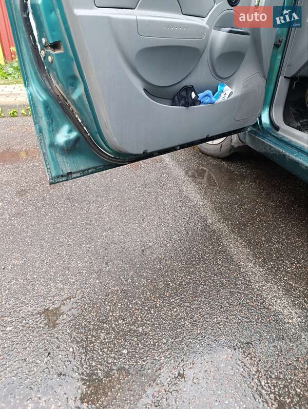 Седан Chevrolet Aveo 2004 в Сумах