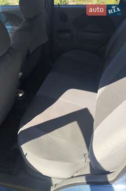 Хэтчбек Chevrolet Aveo 2005 в 