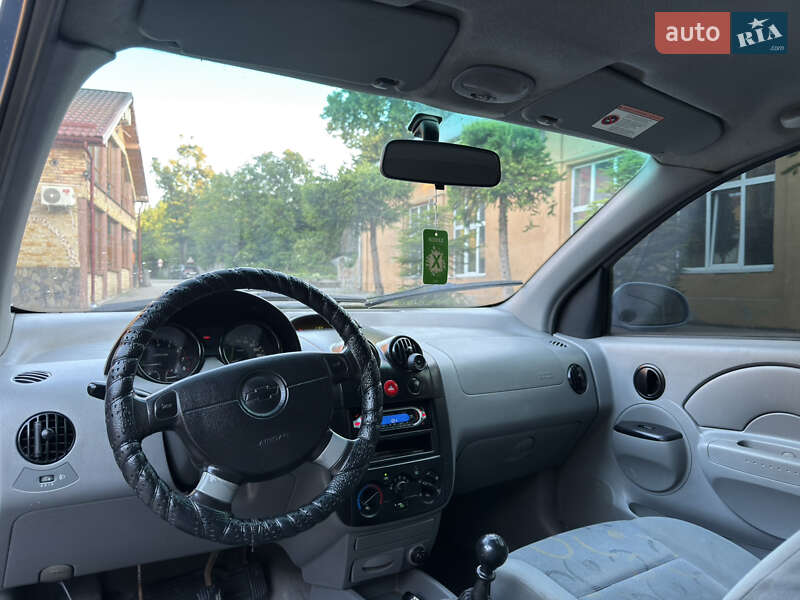 Седан Chevrolet Aveo 2004 в Львове