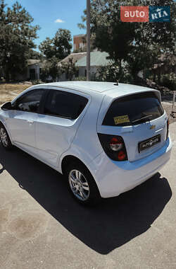 Хэтчбек Chevrolet Aveo 2011 в 