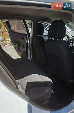 Хэтчбек Chevrolet Aveo 2011 в 