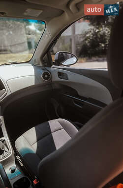 Хэтчбек Chevrolet Aveo 2011 в 