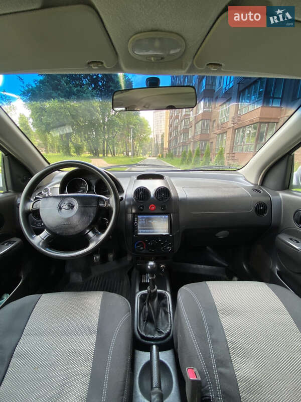Седан Chevrolet Aveo 2005 в Чернигове
