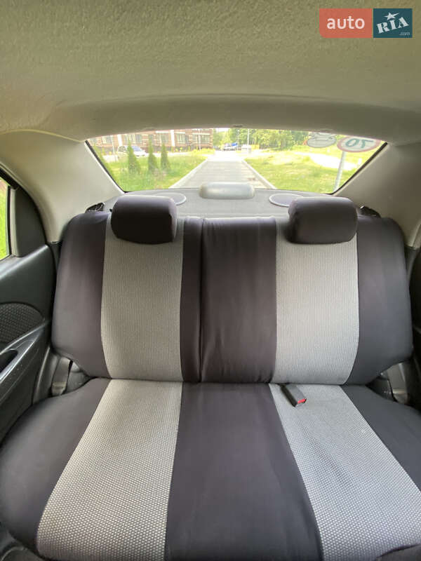 Седан Chevrolet Aveo 2005 в Чернигове