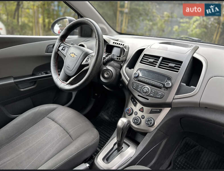 Хэтчбек Chevrolet Aveo 2012 в Ровно
