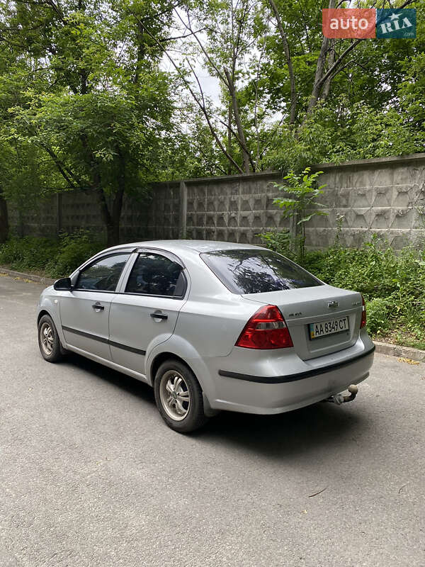 Седан Chevrolet Aveo 2006 в Киеве