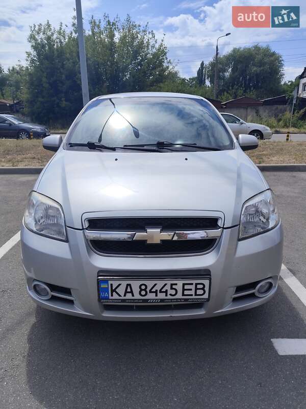 Седан Chevrolet Aveo 2010 в Києві