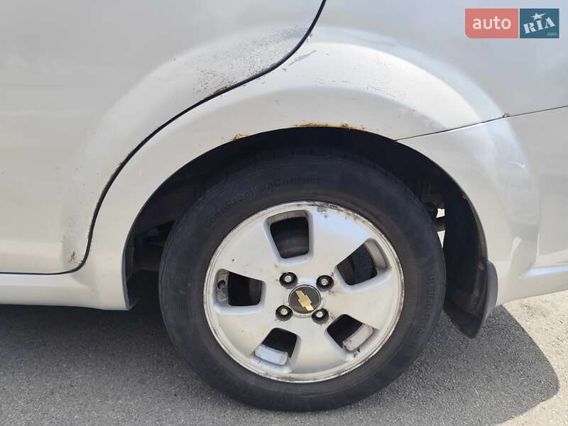 Седан Chevrolet Aveo 2010 в Києві