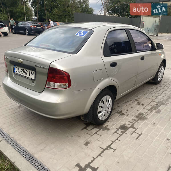 Седан Chevrolet Aveo 2005 в Умани