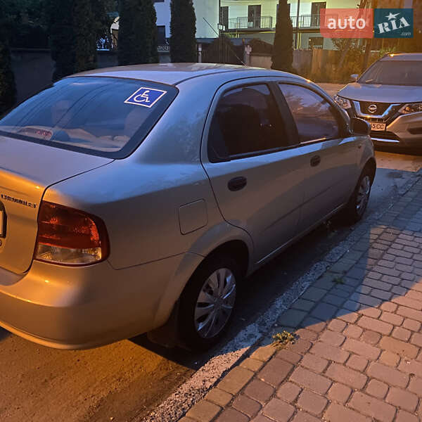 Седан Chevrolet Aveo 2005 в Умани
