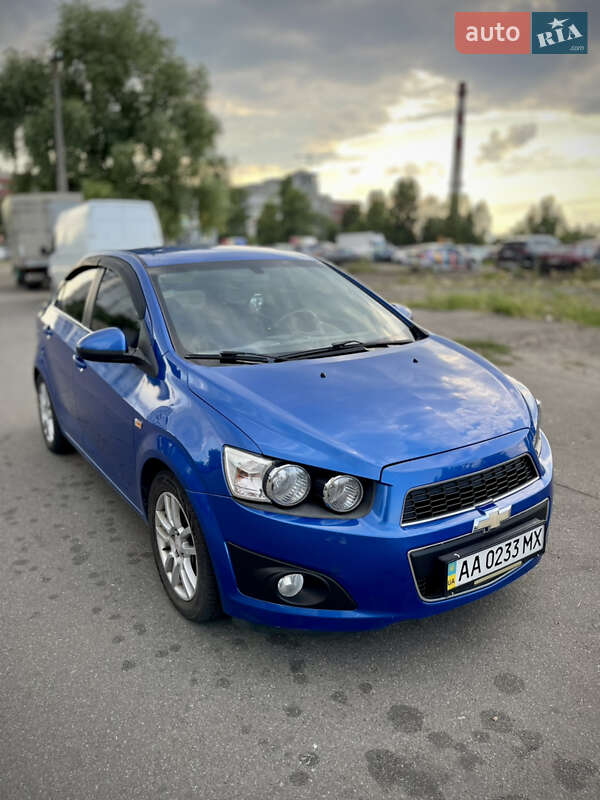 Седан Chevrolet Aveo 2012 в Киеве